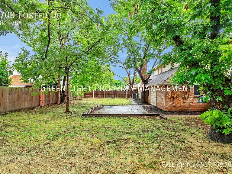 1700 Foster Dr — Photo 32