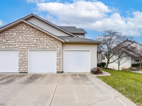 71 Falling Water Cir, Munroe Falls, OH 44262