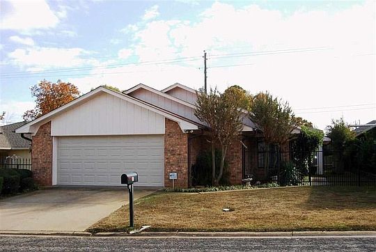1st image of 6 Wellington Dr