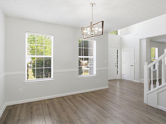 3rd image of 170 Creekview Blvd