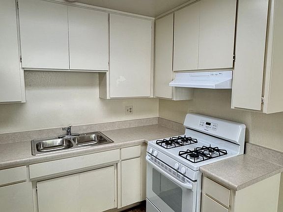 4th image of 212 W 1st Ave