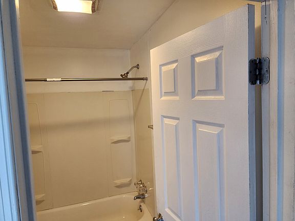 3rd image of 1226 W 3rd St #D