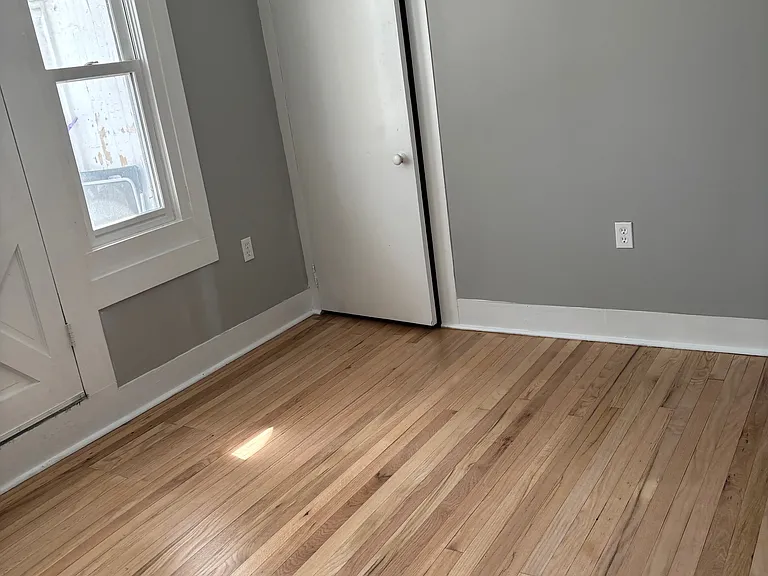 215 Catharine St W #3F — Photo 3
