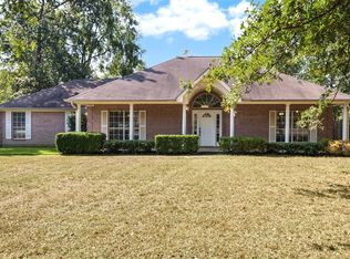 566 White Dove Dr, Lufkin, TX 75901