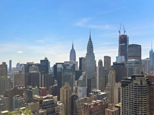 845 United Nations Plaza image 1 of 12