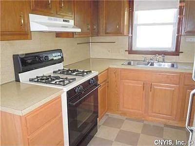 4th image of 2005 Valley Dr