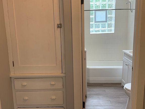 5th image of 1109 W Balmoral Ave #1