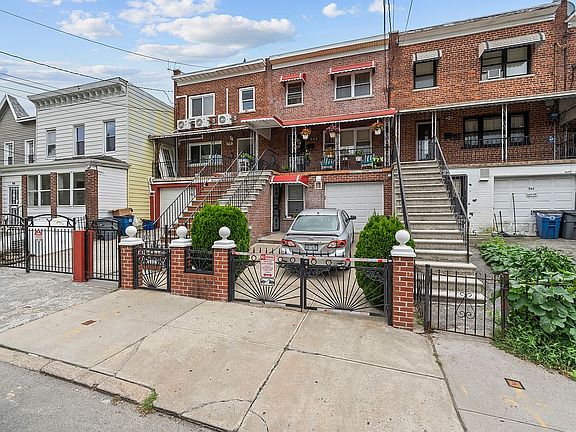 3rd image of 846 E 223rd St