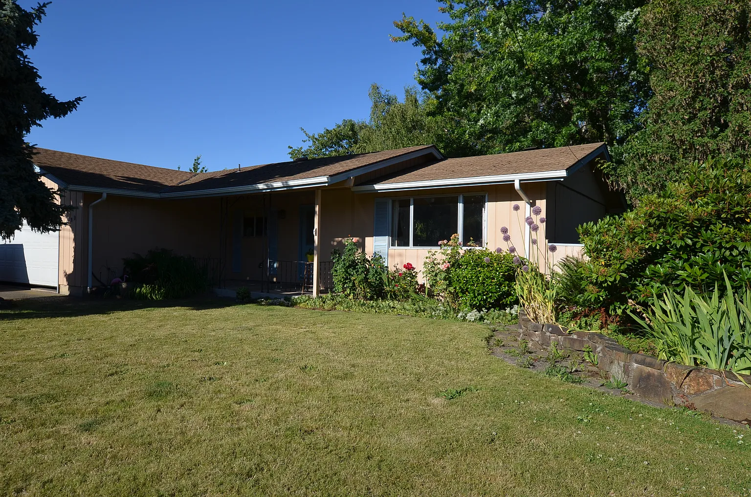 2143 N Danebo Ave photo 1