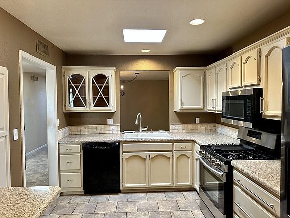 5th image of 109 Casas Bella Ln
