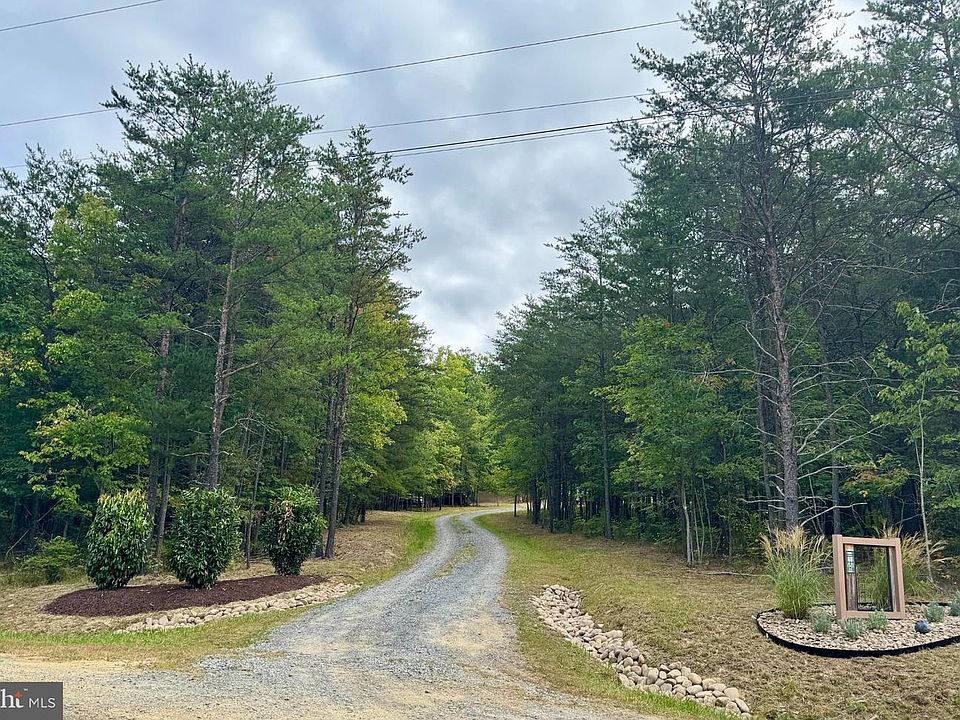 2nd image of 18 Donegal Ln