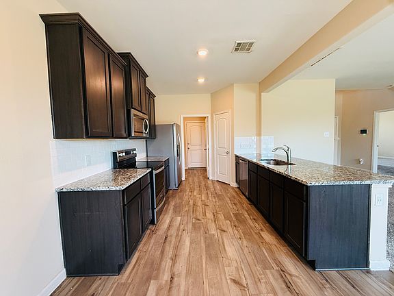 4th image of 1044 Maidenhair Ln