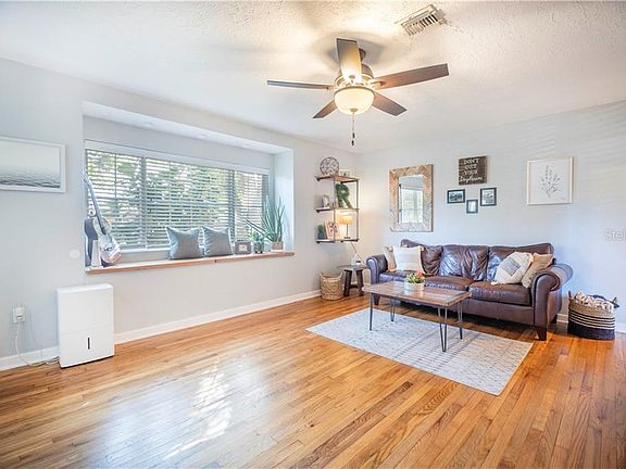 5th image of 4347 Dartmouth Ave N