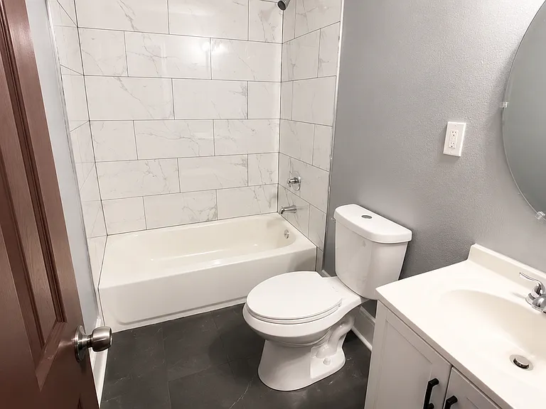 792 Goodwyn St — Photo 6