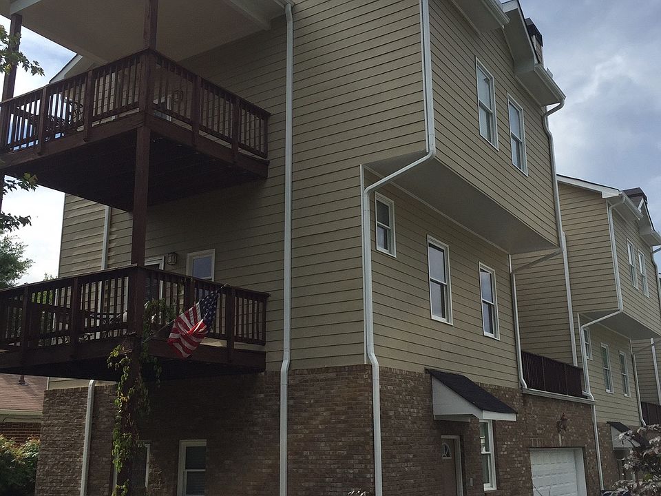 3 decks out front + driveway parking