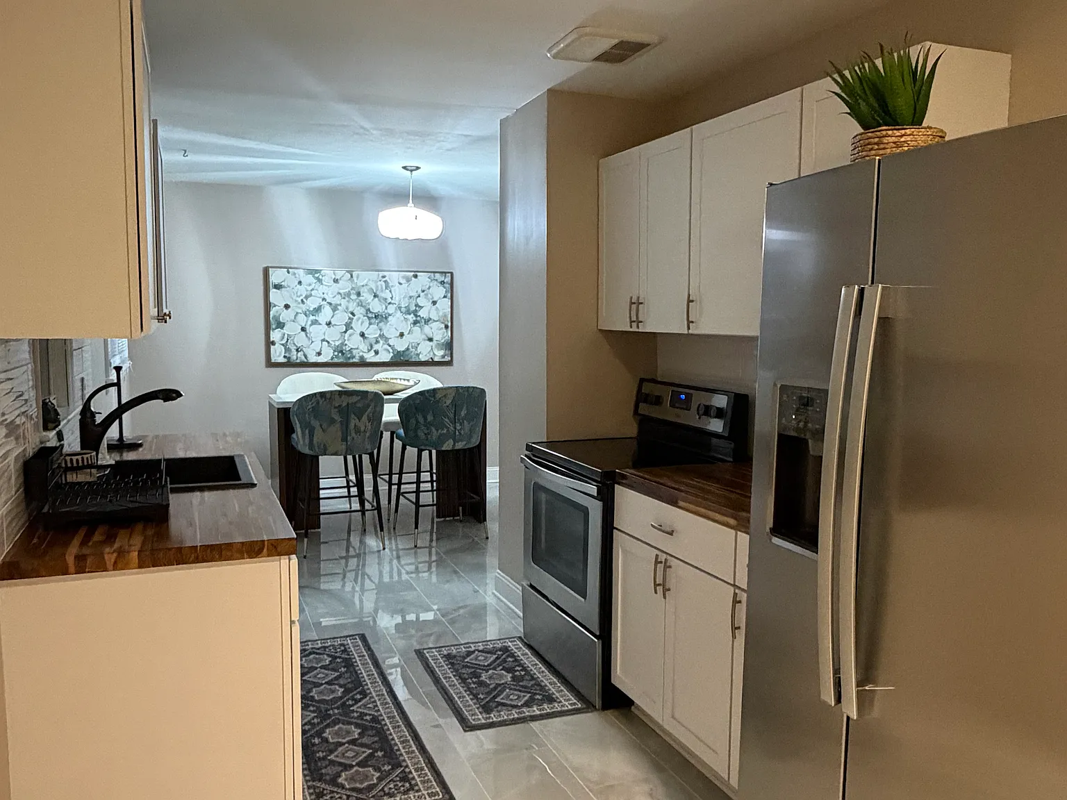 2 bed, 1000 sqft, $1,600 — Photo 3