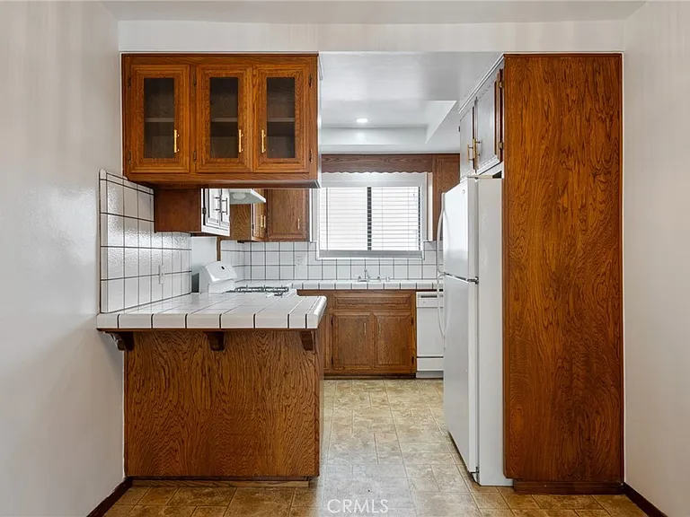 983 W 10th St — Photo 7
