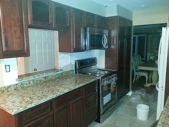5th image of 16 Stanley Cir