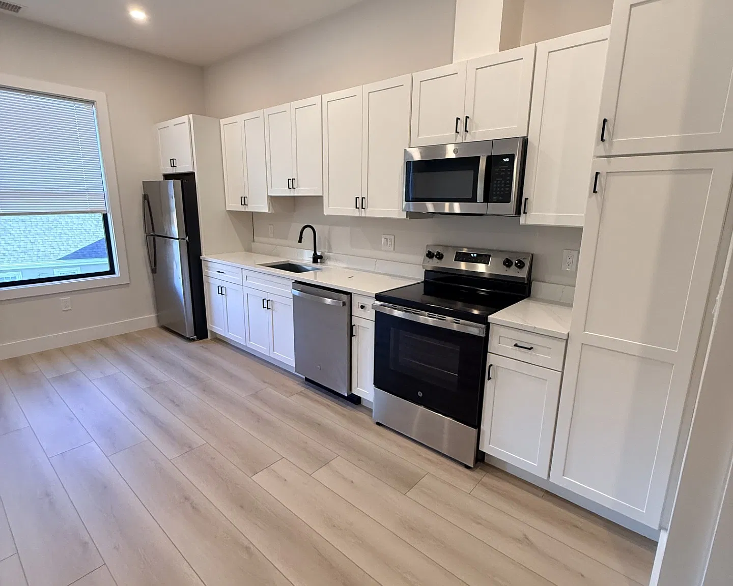 1 bed, 700 sqft, $2,385 — Photo 4