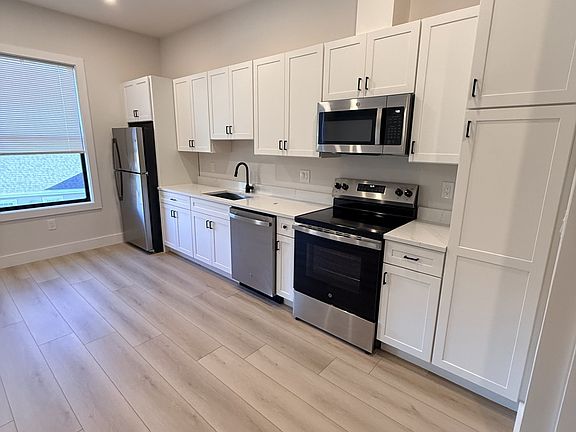 4th image of 198 Albion St #303