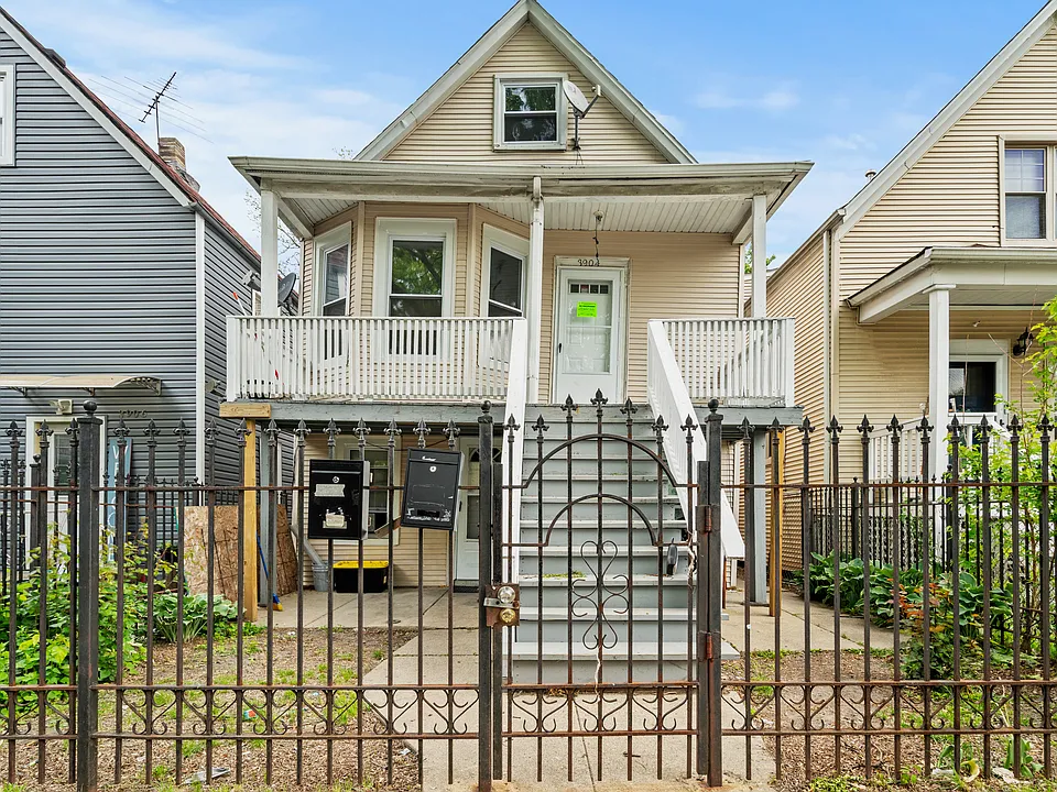 3904 W Montrose Ave #1