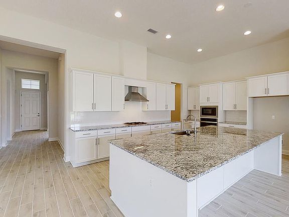 5th image of 93 Pine Manor Dr