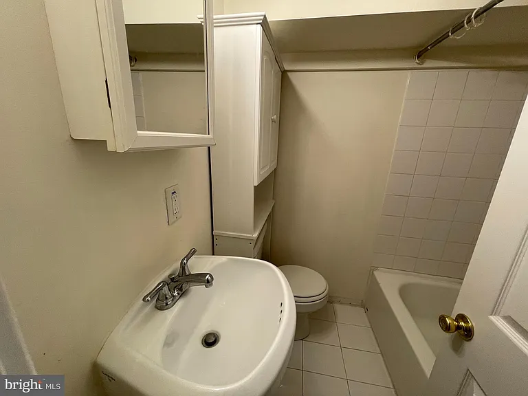 514 Columbia Rd NW — Photo 32