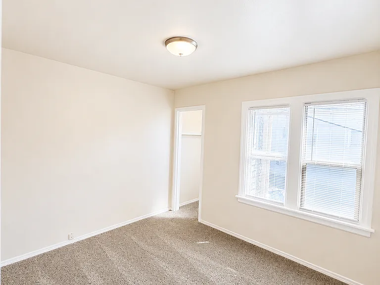 Town Manor Apartments — Photo 16