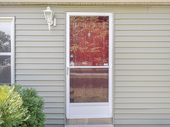 3rd image of 29878 Carolina Ave