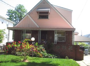 12041 199th St, Saint Albans, NY 11412