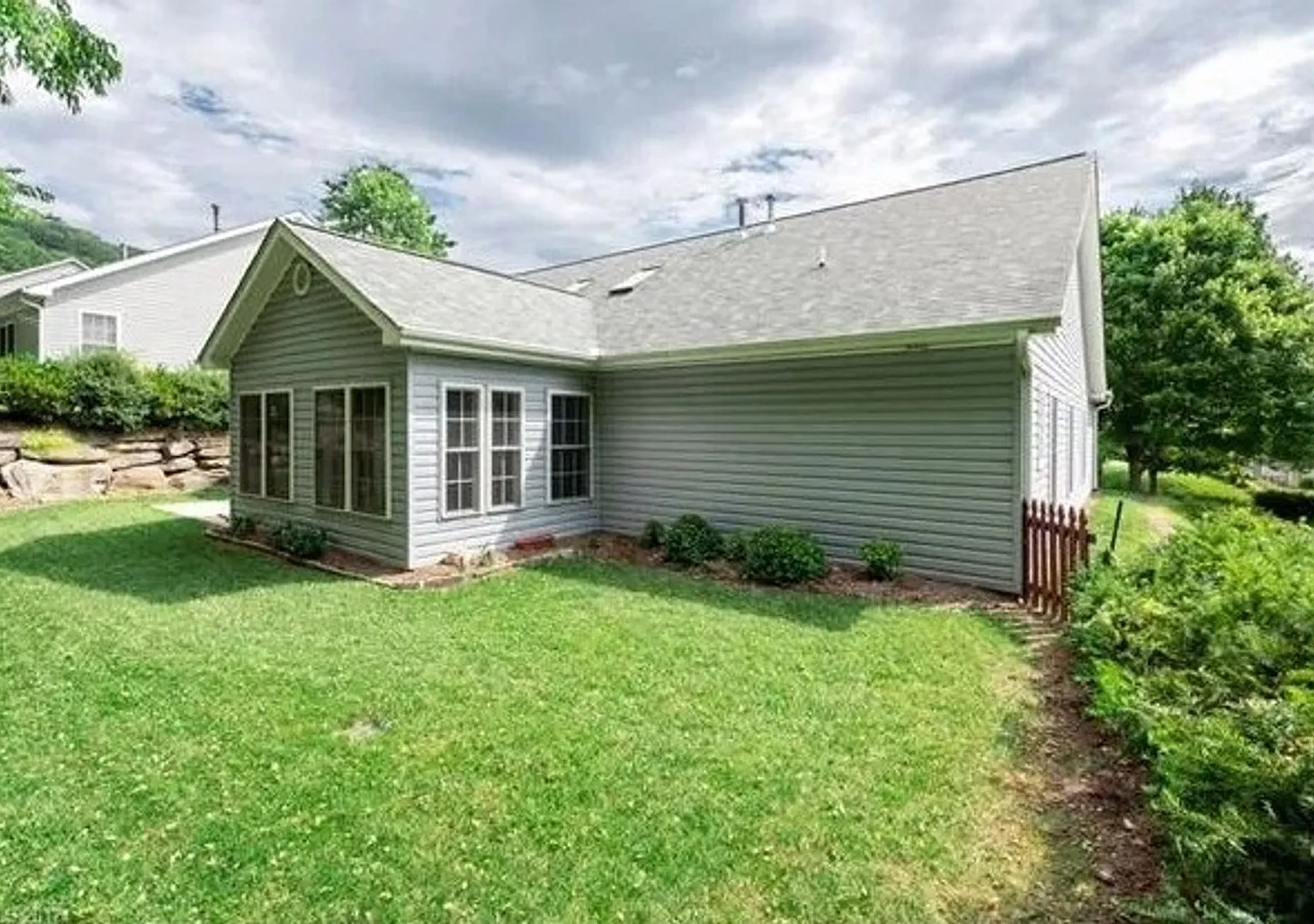 Spacious home in quiet East Asheville neighborhood — Photo 3