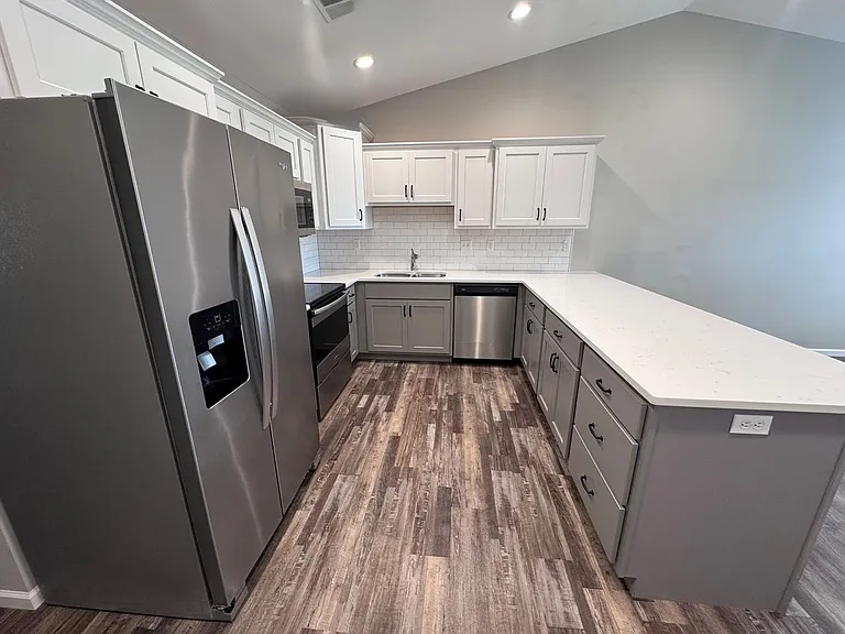 120-126 Stone Ct — Photo 5