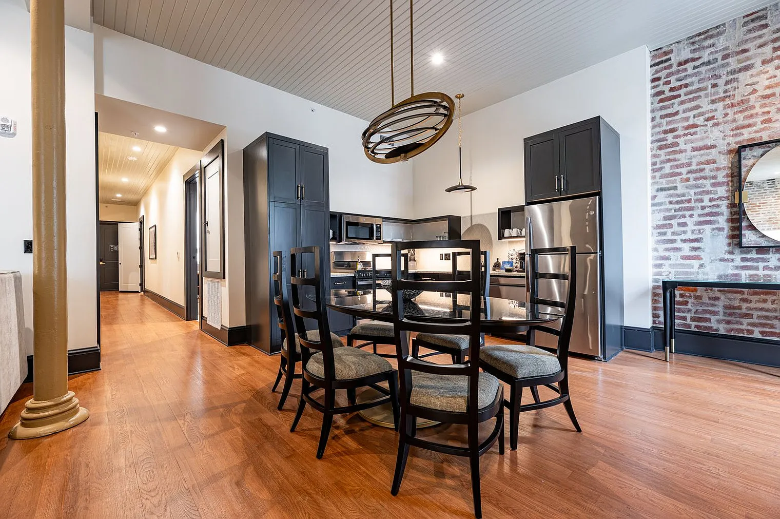 4 bed, 4.0 bath, 1765 sqft, $11,030 — Photo 4