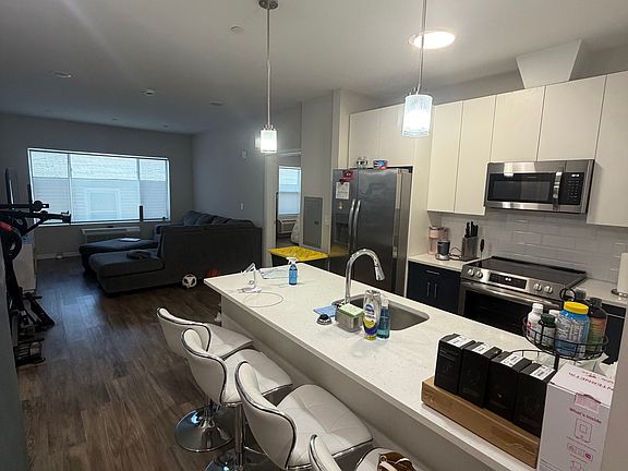 2nd image of 293 Lake St #203