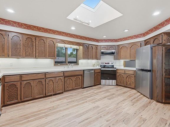 4th image of 737 Carla Ln