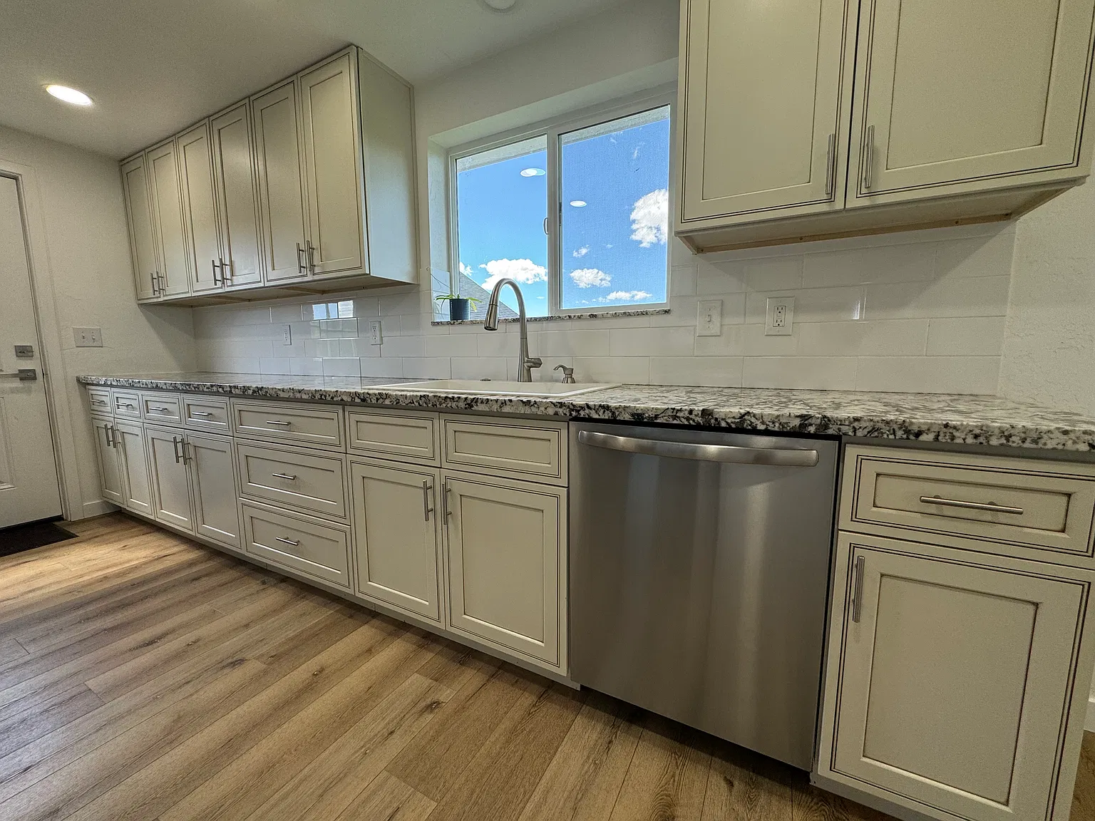 226 Cottonwood Dr — Photo 3