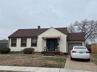 909 N Ridgewood Dr, Wichita, KS 67208