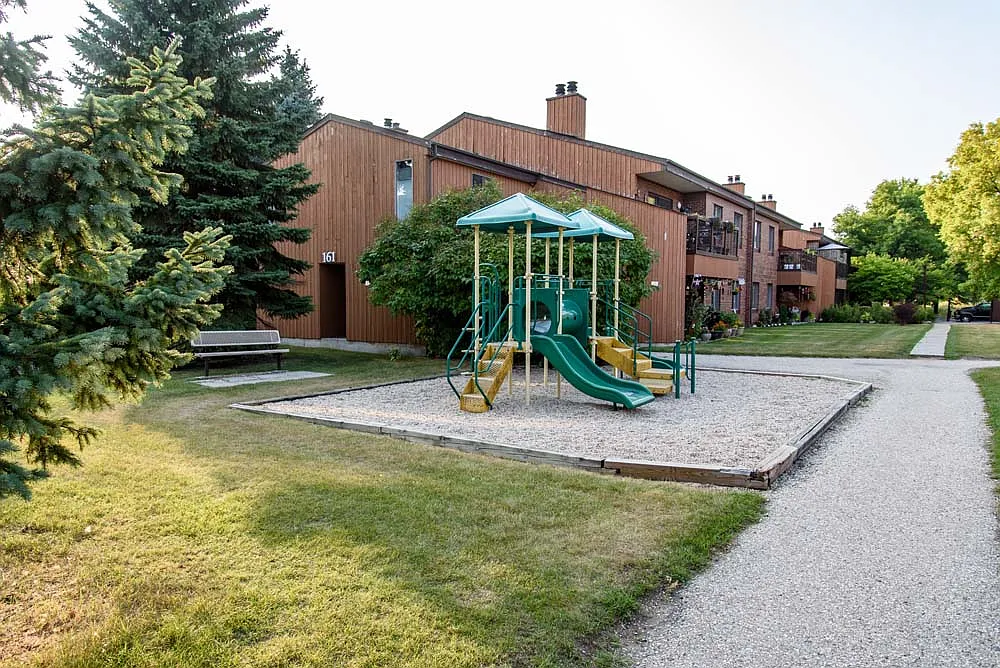 Meadowlark Green — Photo 4