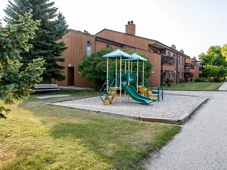 141 Strauss Dr — Photo 4