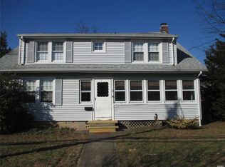 3 Fairview Ave, Great Neck, NY 11023