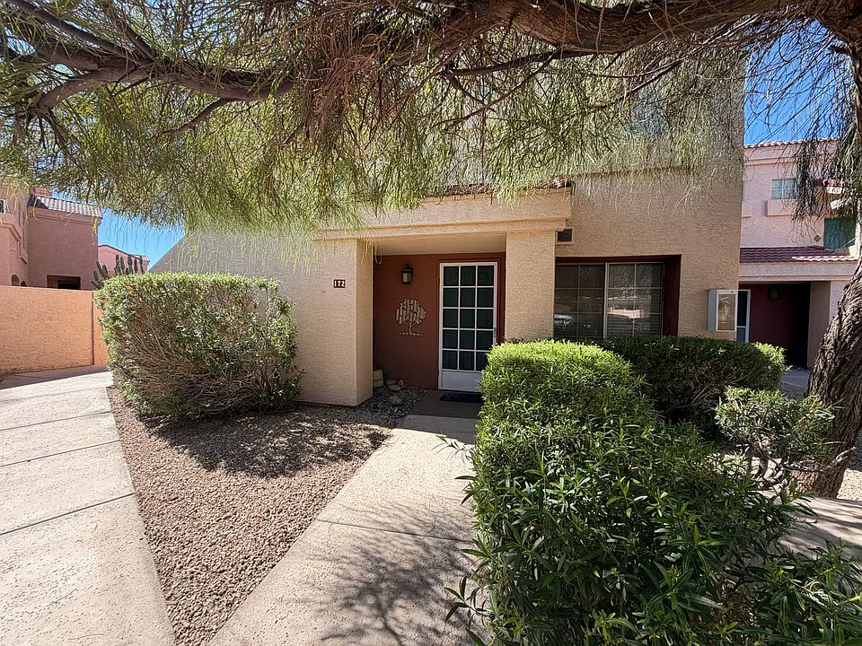 1650 Smoketree Ave S #172