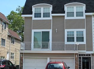 1521 215th St, Flushing, NY 11360