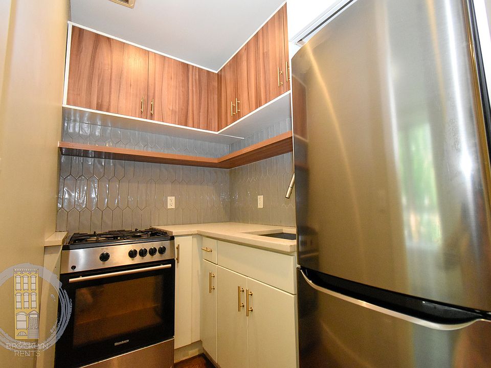 1st image of 492 Gates Ave #2FF