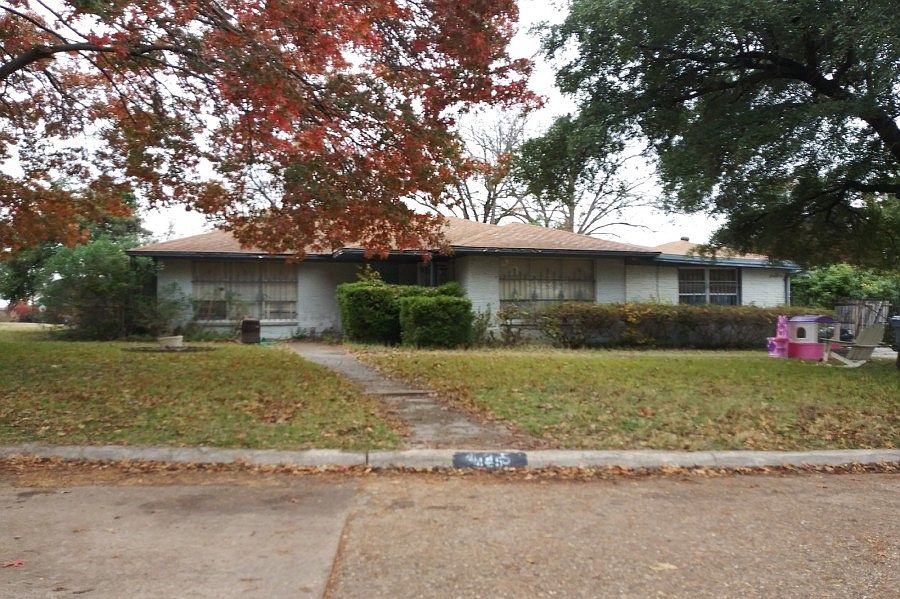 1st image of 425 Hillvale Dr