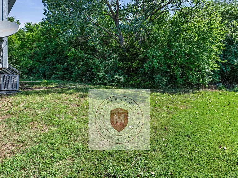 425 Castle Dr — Photo 25