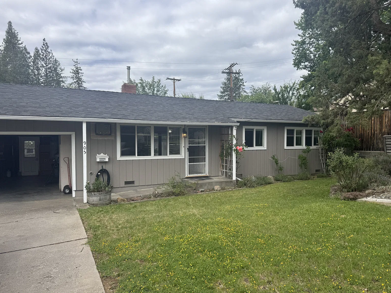 3 bed, 2.0 bath, 1050 sqft, $1,800 — Photo 1