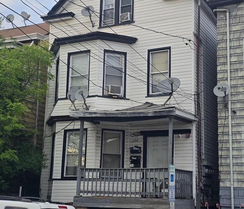 1st image of 172 Jasper St