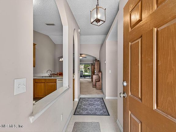 5th image of 629 BRIAR WAY Lane