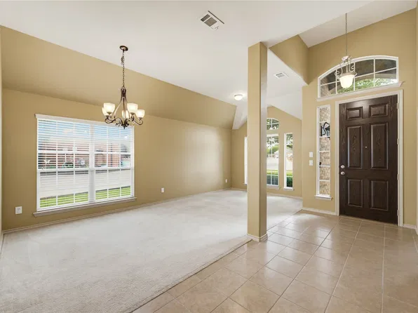 11 Beechcreek Dr, Edgecliff Village, TX 76134