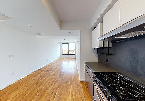 4th image of 123 Melrose St APT 524